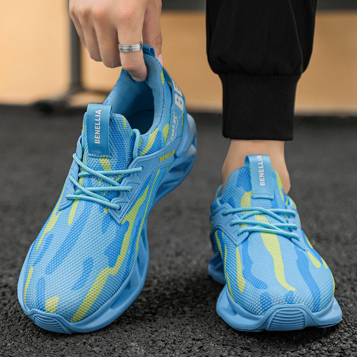 Unisex Breathable Running Shoes With Mesh Upper And Comfort Insoles