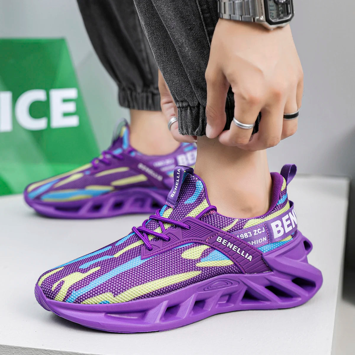 Unisex Breathable Running Shoes With Mesh Upper And Comfort Insoles