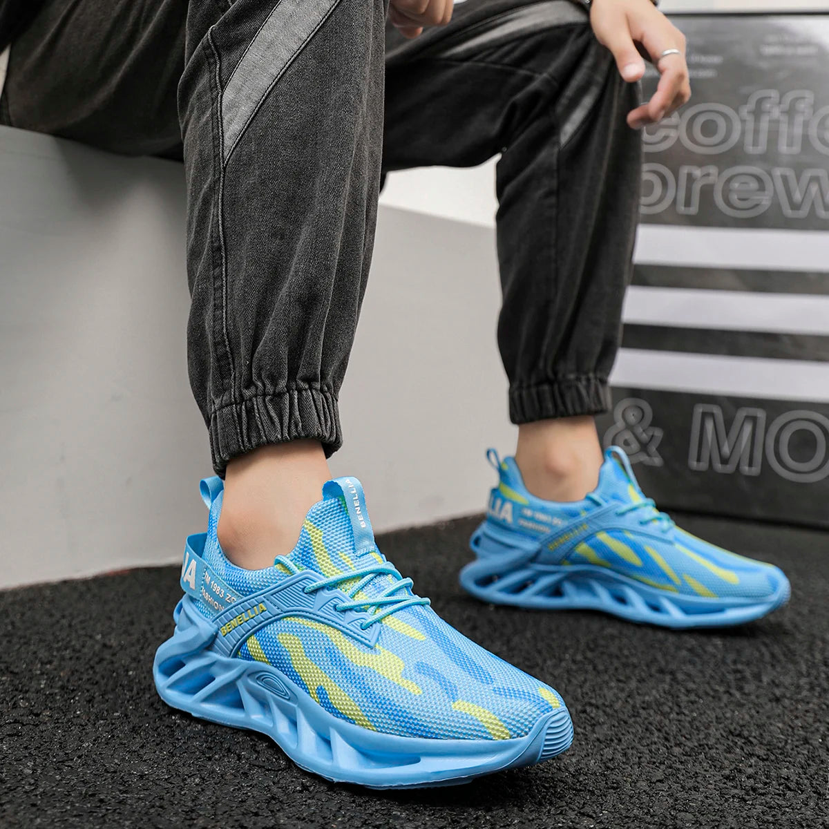 Unisex Breathable Running Shoes With Mesh Upper And Comfort Insoles