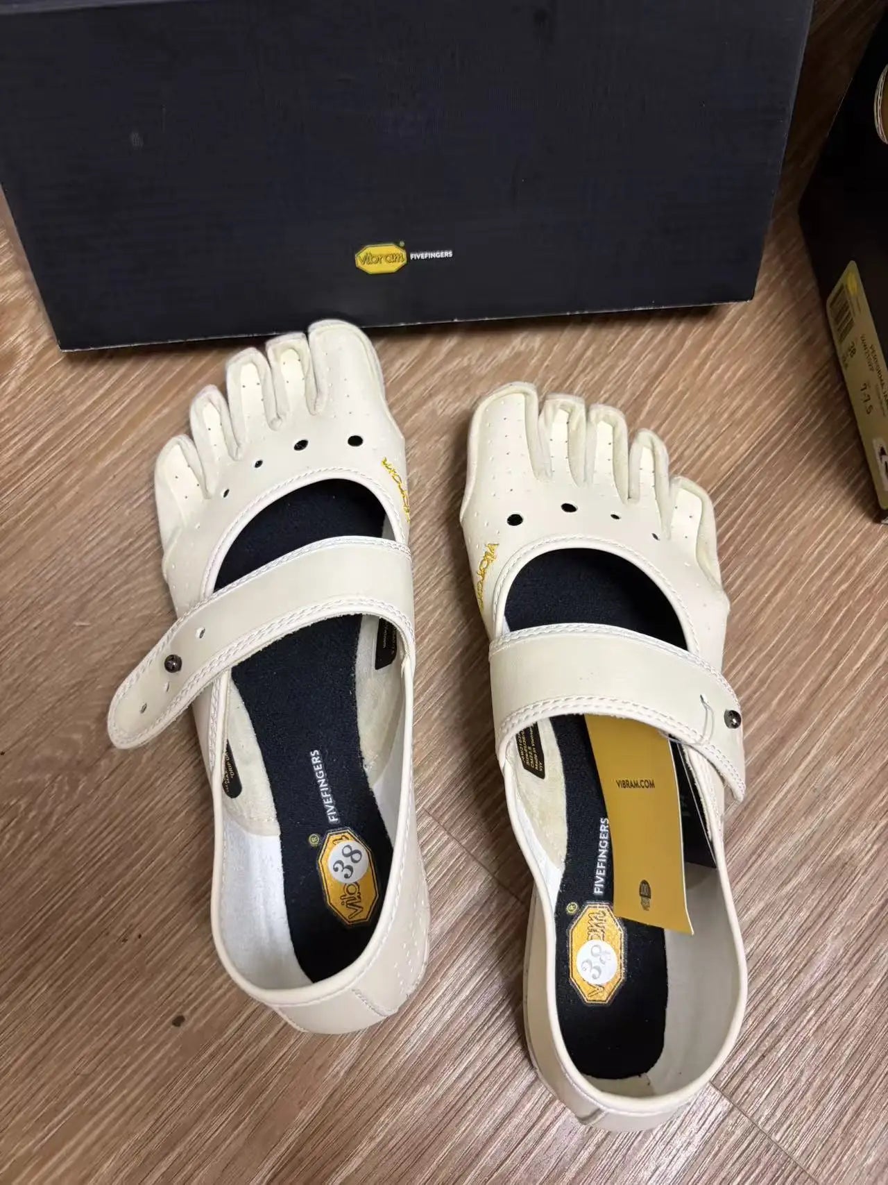 Women Five Toe Barefoot Mary Jane Shoes With Adjustable Strap