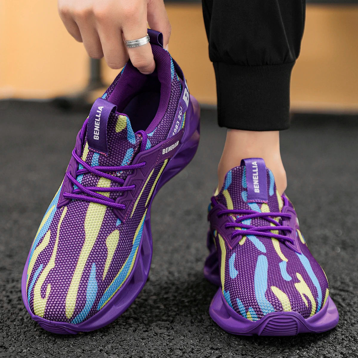 Unisex Breathable Running Shoes With Mesh Upper And Comfort Insoles