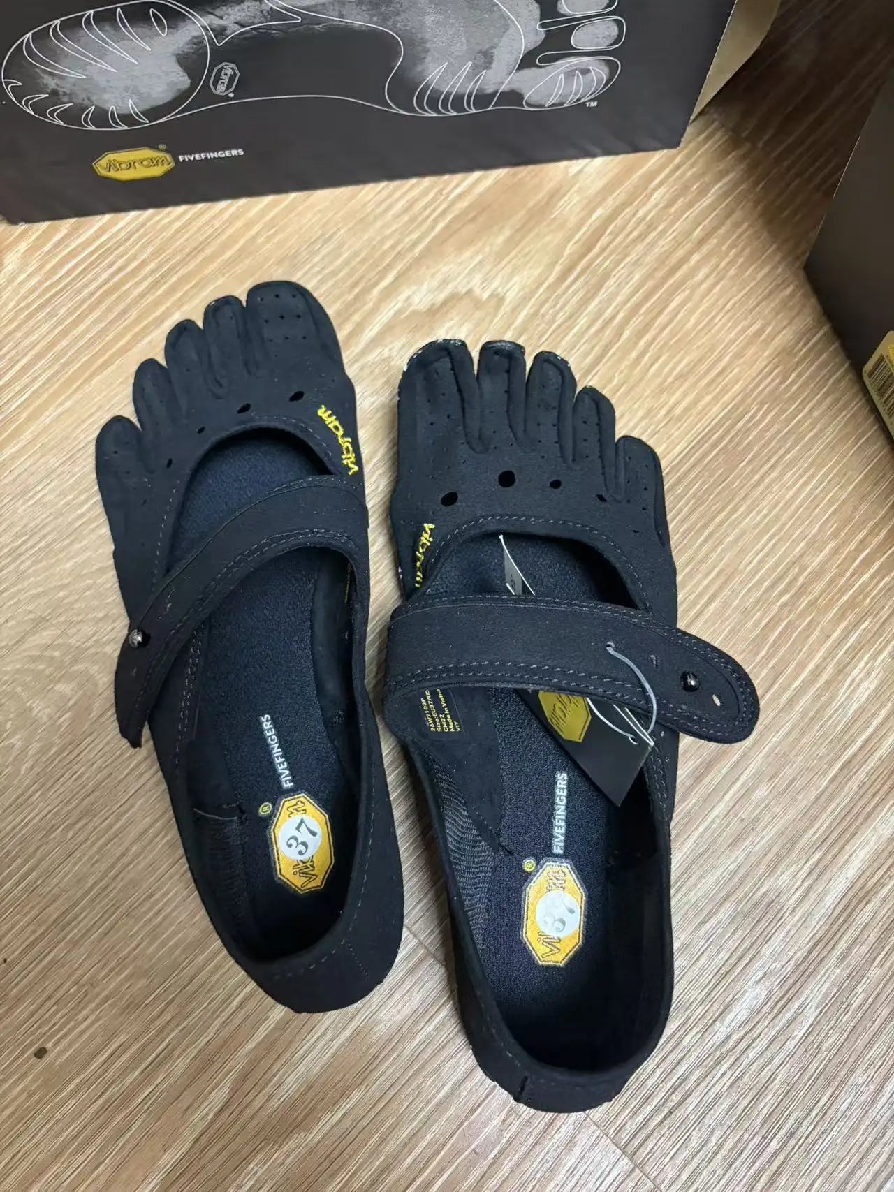 Women Five Toe Barefoot Mary Jane Shoes With Adjustable Strap