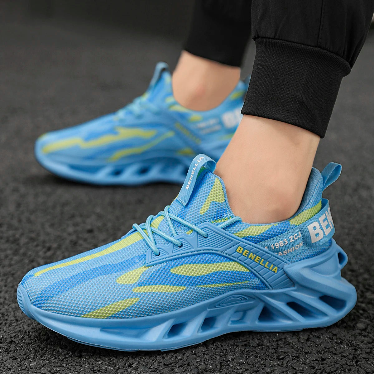Unisex Breathable Running Shoes With Mesh Upper And Comfort Insoles