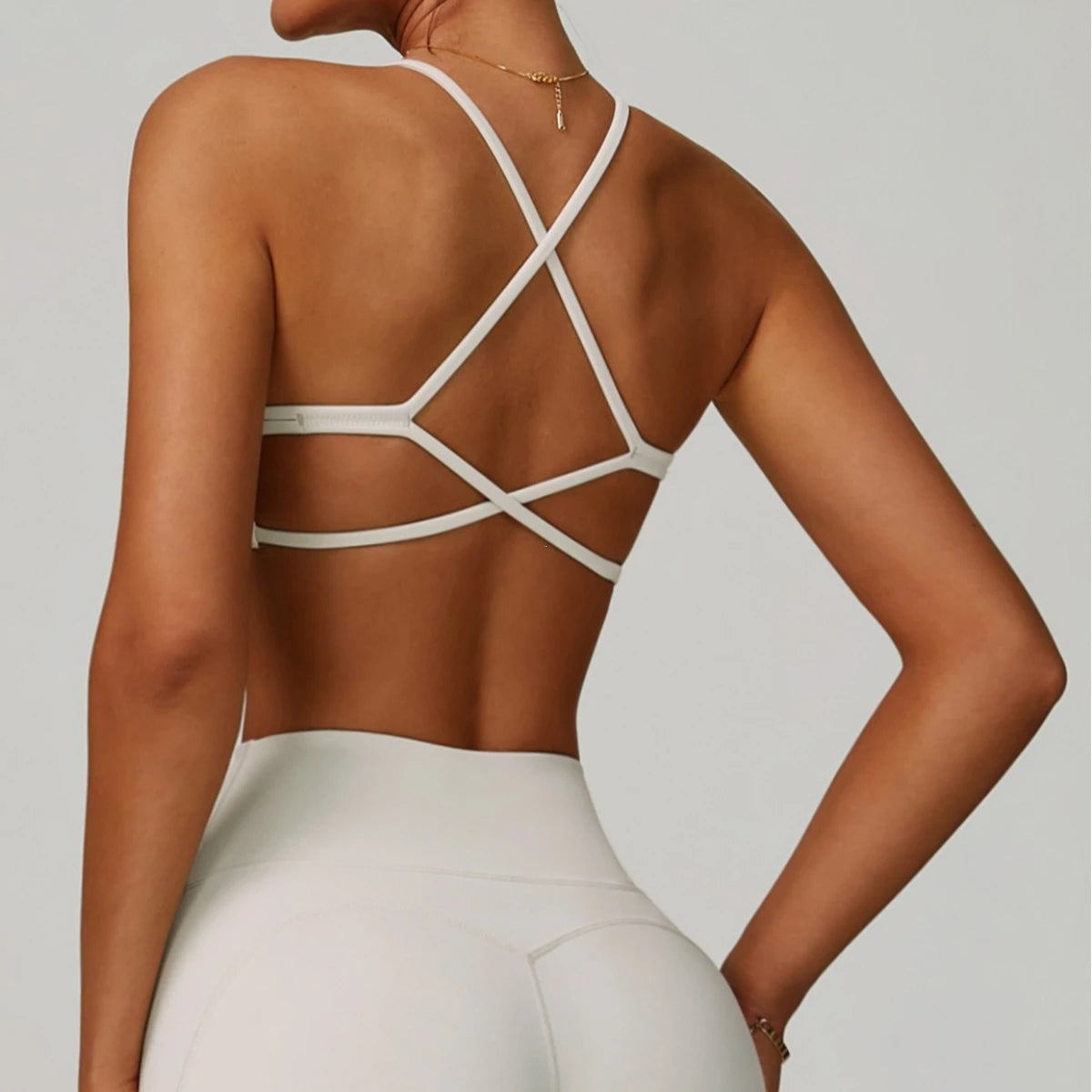 Breathable Cross Shoulder Straps Sports Bra for Yoga and Gym